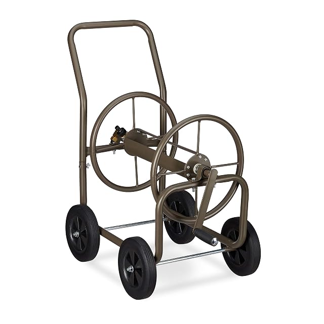 Brauner Metall-Schlauchwagen mit vier Vollgummirädern und Kurbel